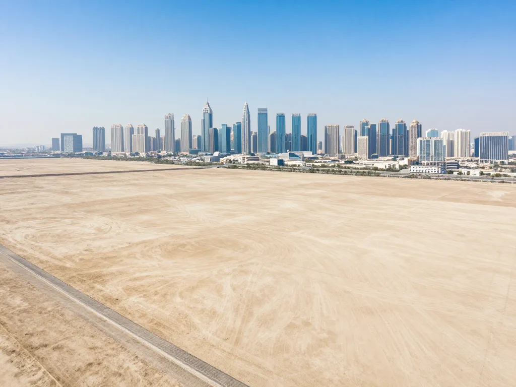 Luxury 4 Bedroom Villa in Emirates Hills, Dubai - Ready to Move In